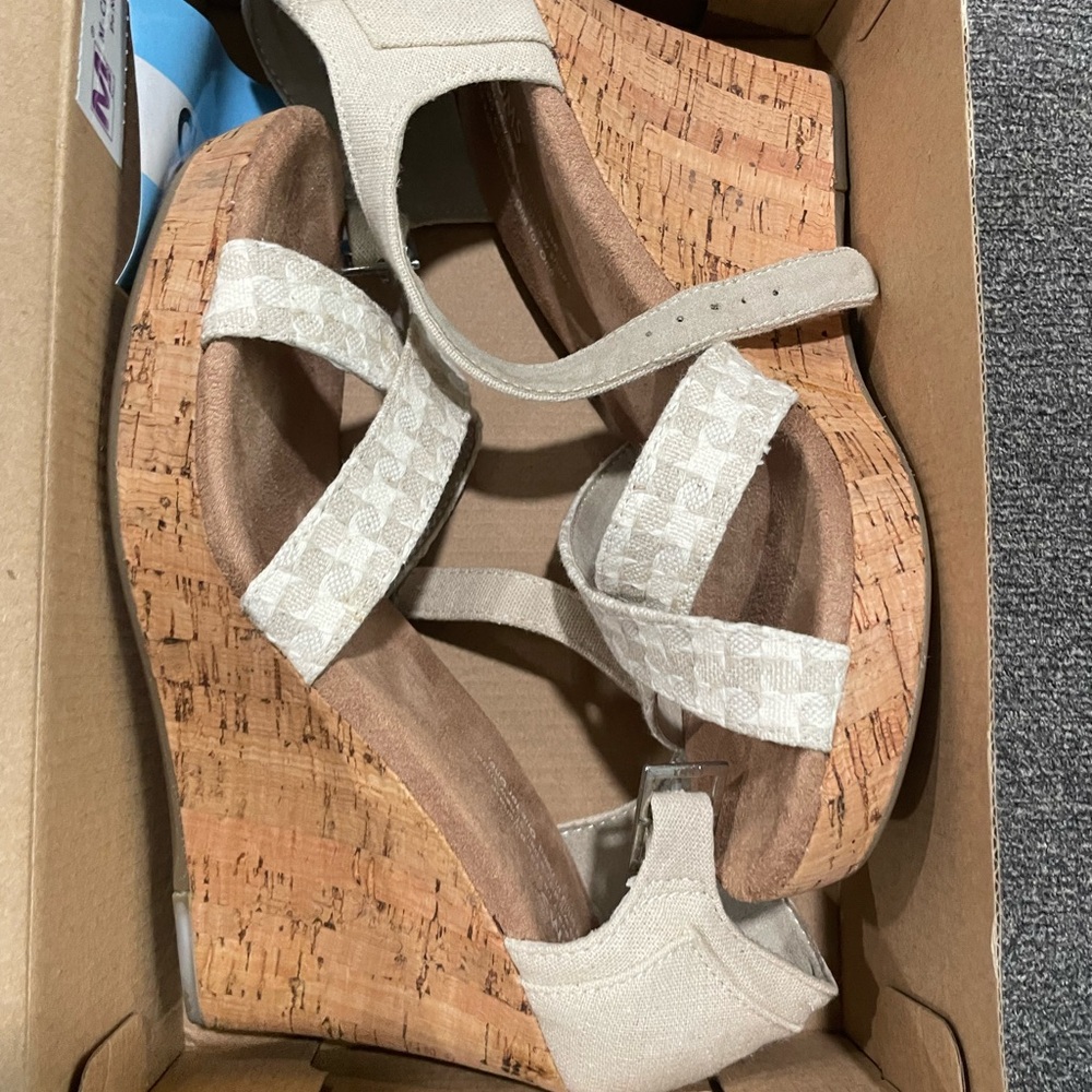 Toms beige heel woven wedge , New never worn
